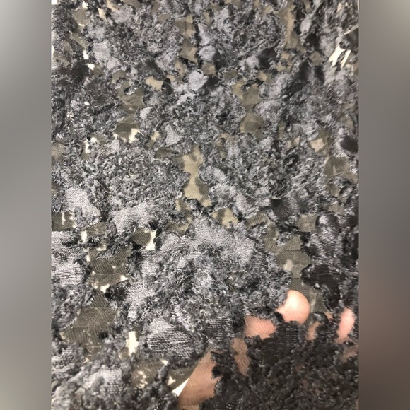 No name black lace tank top - Picture 2 of 3